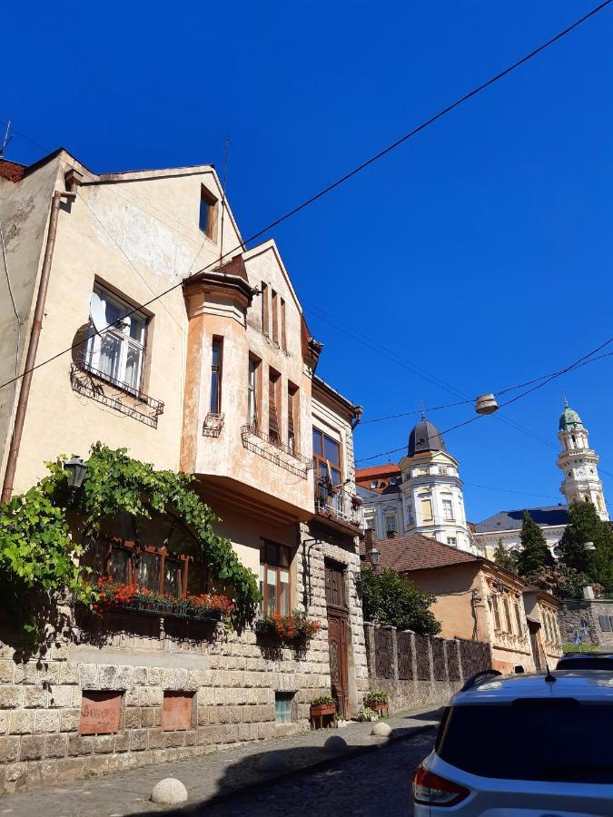 Старовинні Апартаменти У Центрі Міста 우주고로트 외부 사진